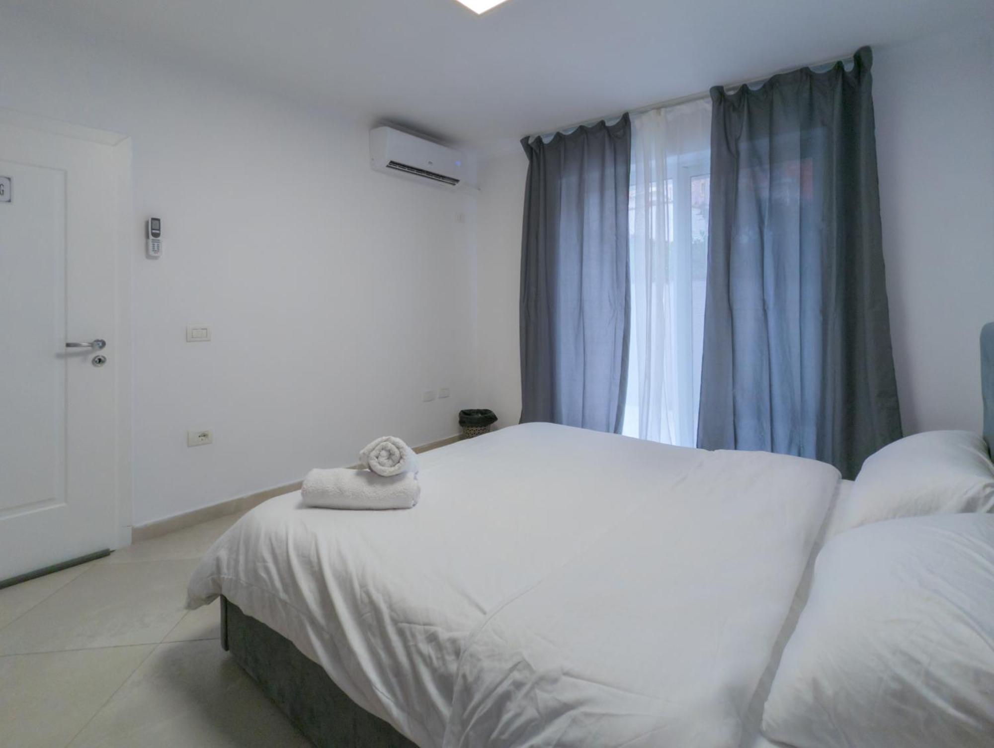 Center Luxury Rooms Tiranë Ngoại thất bức ảnh